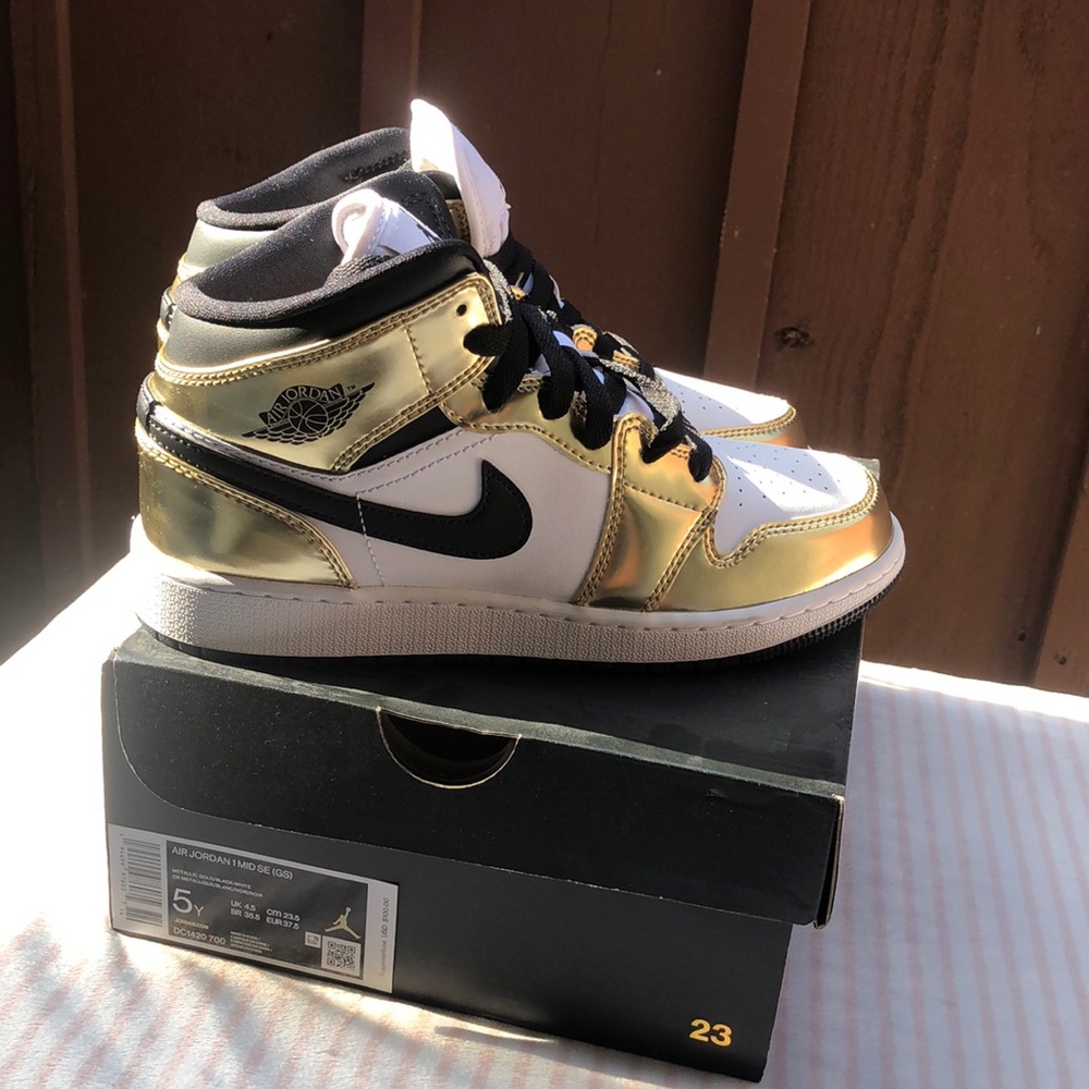 Air Jordans like new. Only worn once.